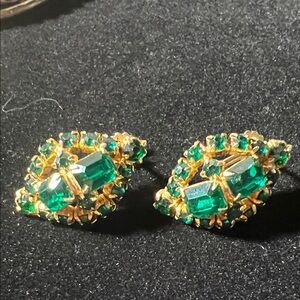 Elegant Vintage  Gold and Green Screw-back Earrings